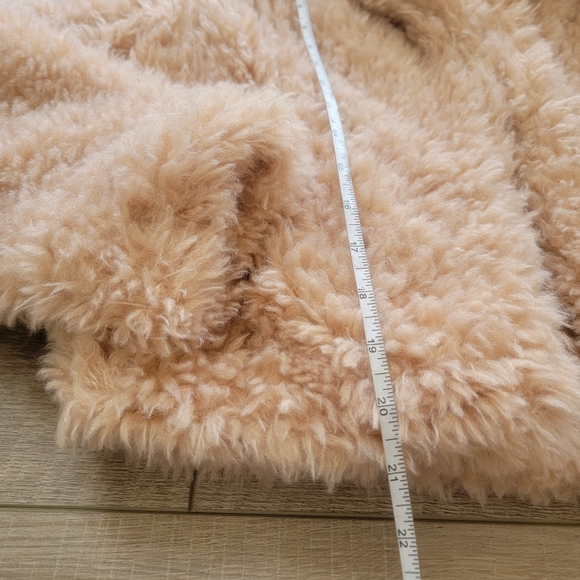 BLANKNYC Size Small Curly Faux Fleece Chubby Coat Color Champagne & OJ - Picture 7 of 11